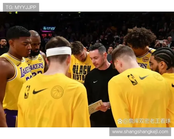 詹姆斯八村垒齐聚谈球队排名